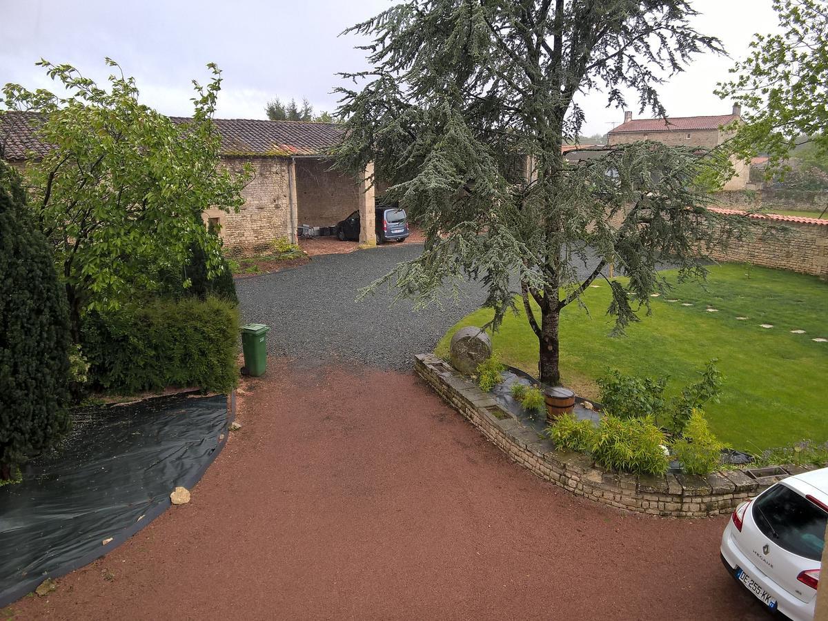 Entre Marais Et Gatine Bed & Breakfast Saint-Pompain Exterior photo