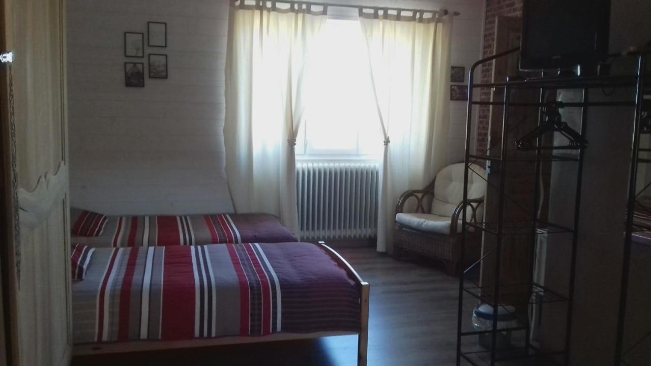 Entre Marais Et Gatine Bed & Breakfast Saint-Pompain Exterior photo